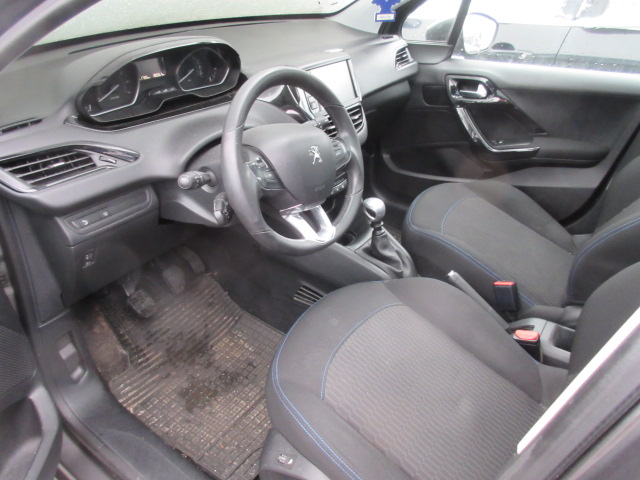 PEUGEOT 208 1,2 E-THP SIGNATURE SKY