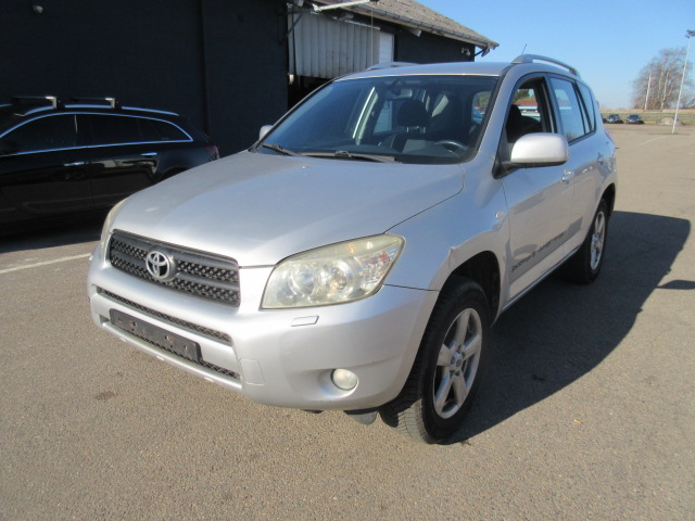 TOYOTA RAV 4 2,0 HK 152