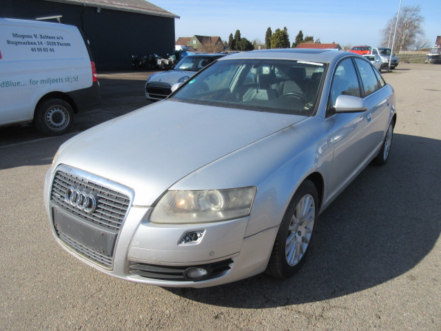 AUDI A6 3,2I AUT HK 256