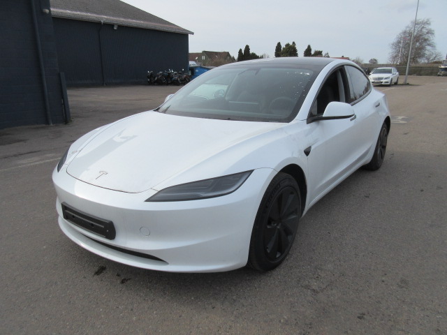 TESLA MODEL 3 AUT