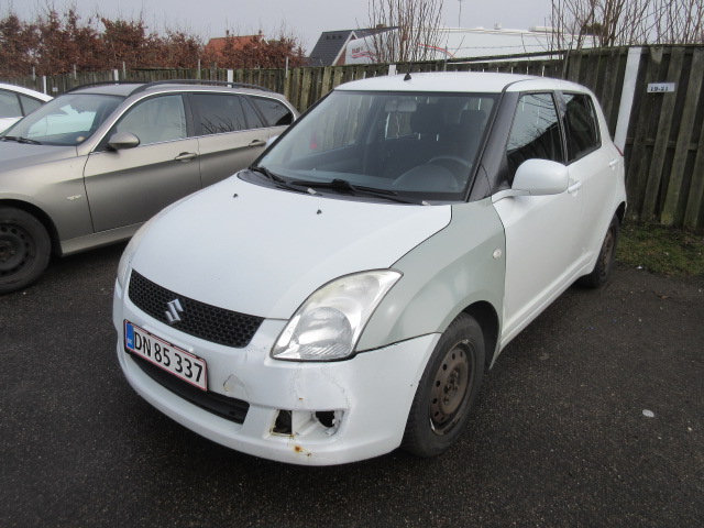 SUZUKI SWIFT 1,3I GL HK 92