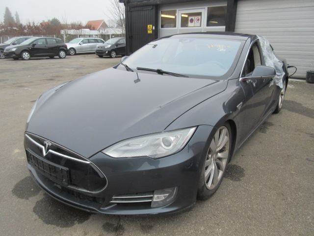 TESLA MODEL S P85D AUT