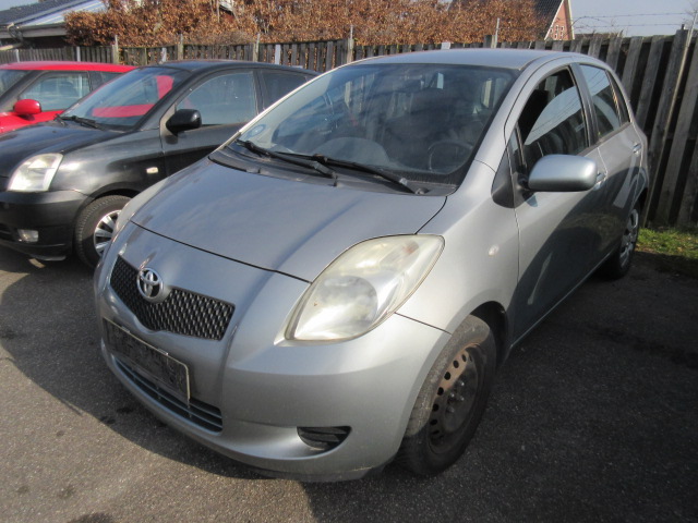 TOYOTA YARIS 1,0I HK 69