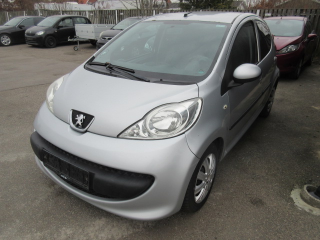 PEUGEOT 107 1,0I HK 68