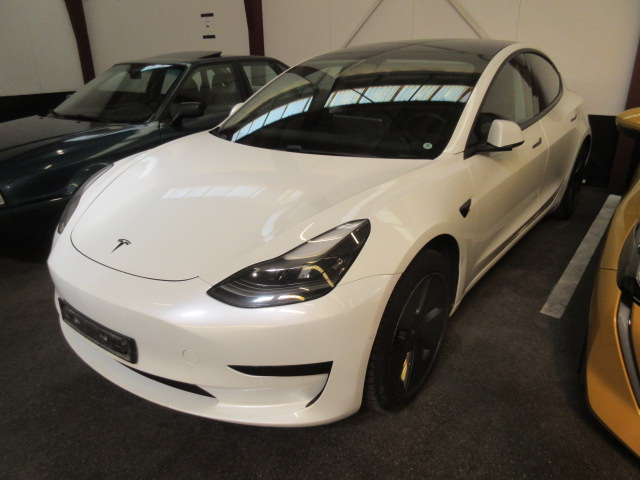 TESLA MODEL 3 STANDARD RANGE PLUS
