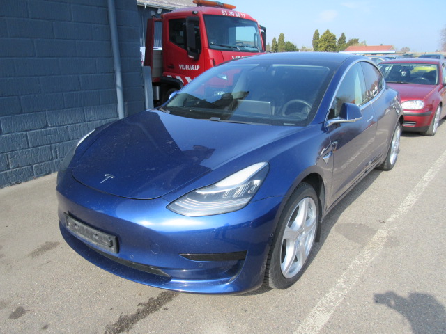 TESLA MODEL 3 STANDARD RANGE PLUS