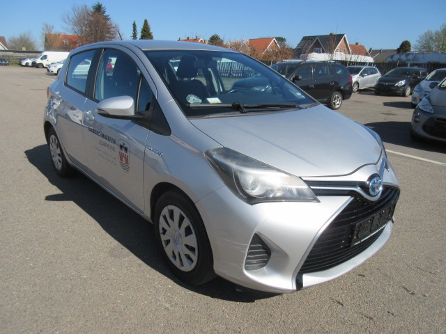 TOYOTA YARIS 1,5 HYBRID AUT HK 73