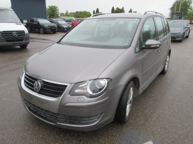 VW TOURAN 1,9 TDI FREESTYLE HK105