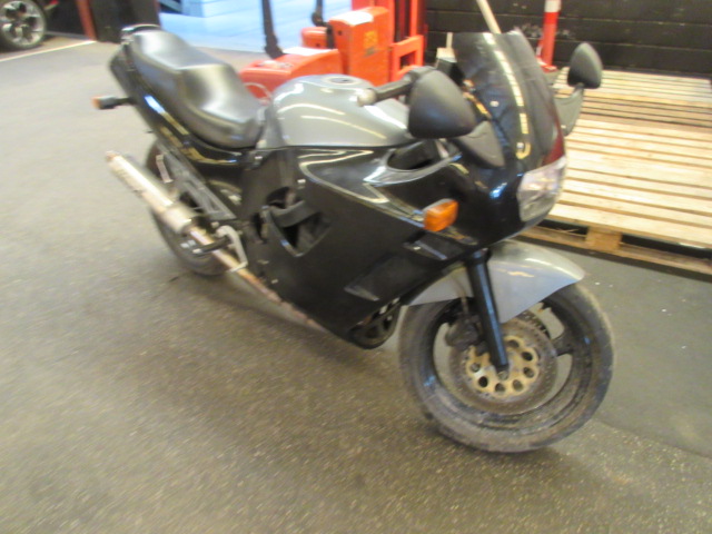 SUZUKI GSX 750F