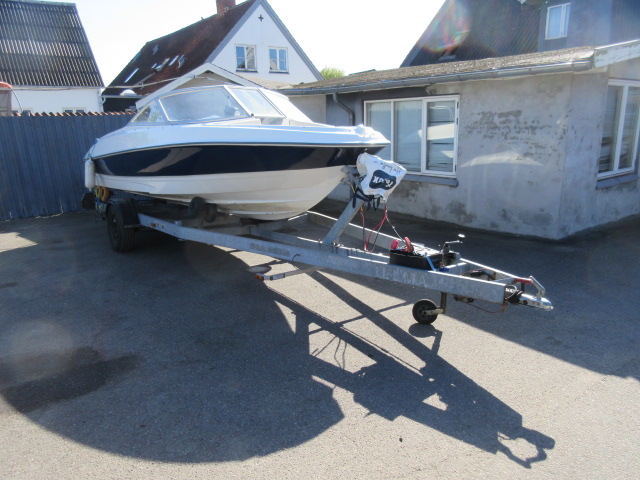 KOPI AF BAYLINER BÅD MED TRAILER