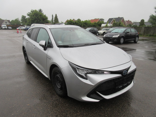 TOYOTA COROLLA 1,8 HYBRID AUT