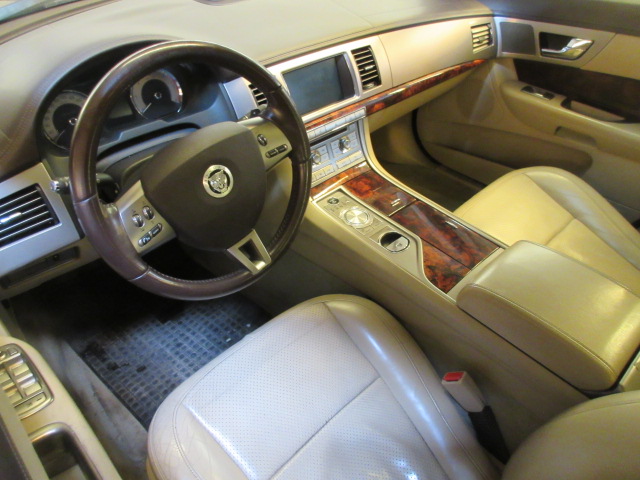 JAGUAR XF 2,7 D AUT HK 207