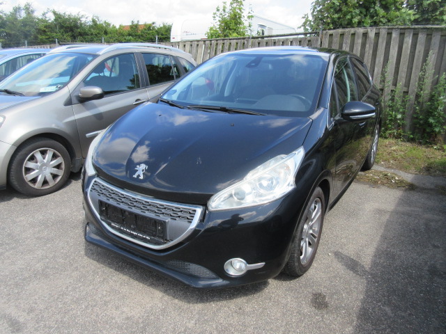 PEUGEOT 208 1,2 VTI ALLURE SKY HK 82