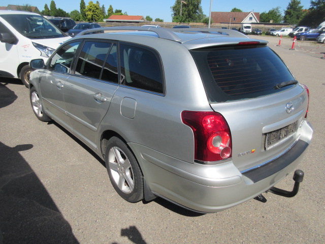 TOYOTA AVENSIS 2,0 D-4D HK 126
