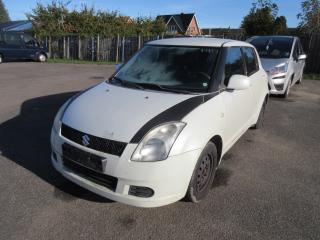 SUZUKI SWIFT 1,3I HK 92