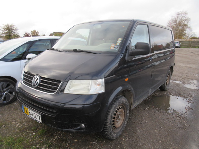 VW TRANSPORTER 2,5 TDI DSG 131