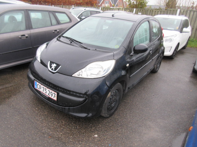 PEUGEOT 107 1,0I HK 68