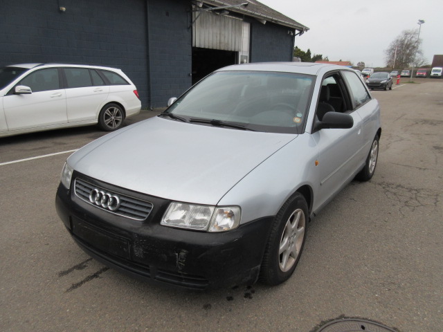 AUDI A3 1,8I AUT