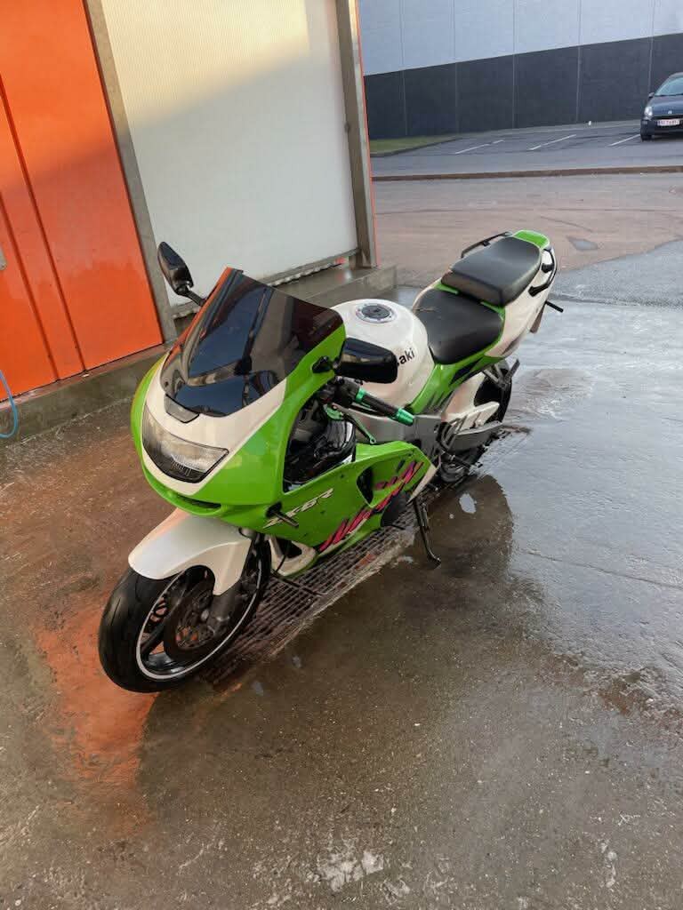 KAWASAKI ZX 600F